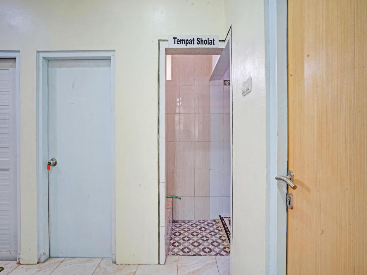 Oyo 90804 Oma Uti Homestay Syariah Yogyakarta Exterior photo
