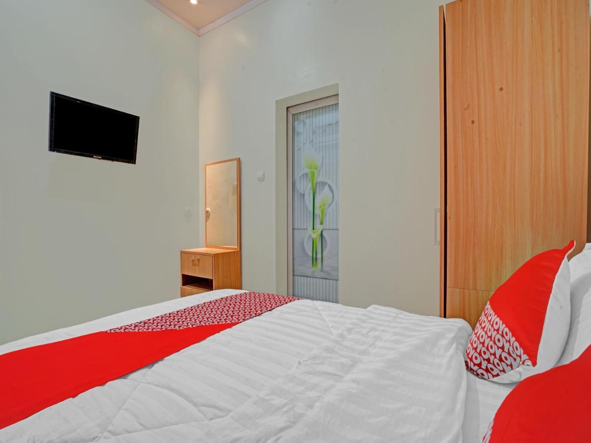 Oyo 90804 Oma Uti Homestay Syariah Yogyakarta Exterior photo